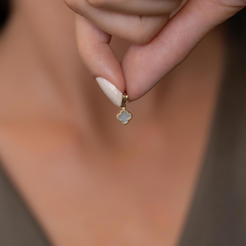 9K Gold White Clover Pendant 3