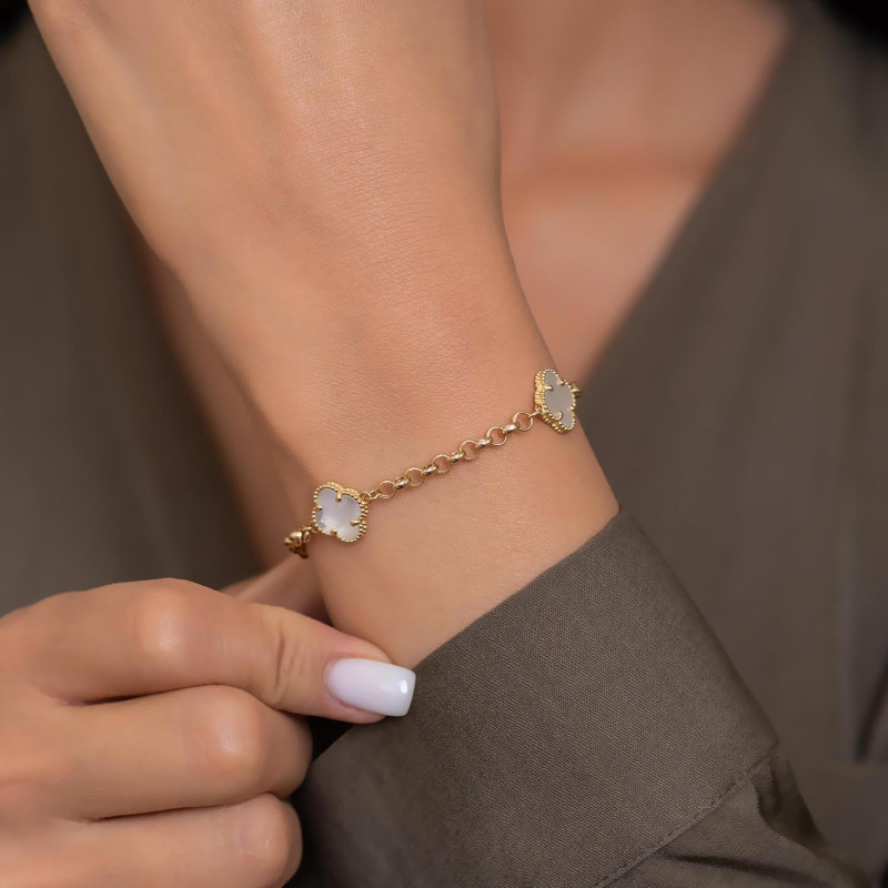 9K Gold White Clover Bracelet 3